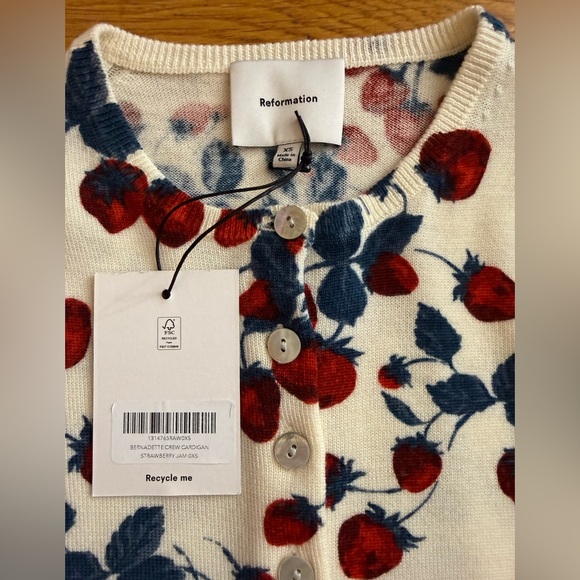 New REFORMATION Bernadette Crew Cardigan in Strawberry Jam - Picture 14 of 15